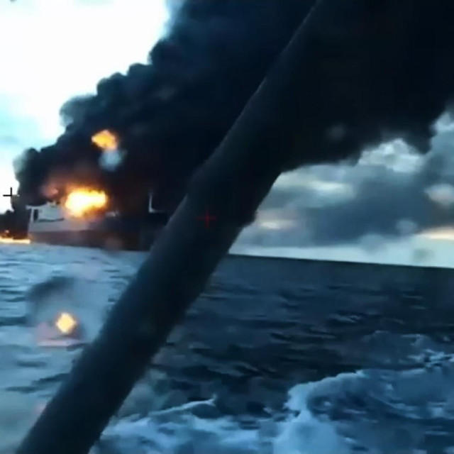 Ukrajinski napad dronovima Sea Baby na jedan od navodnih Putinovih tankera u sjeni