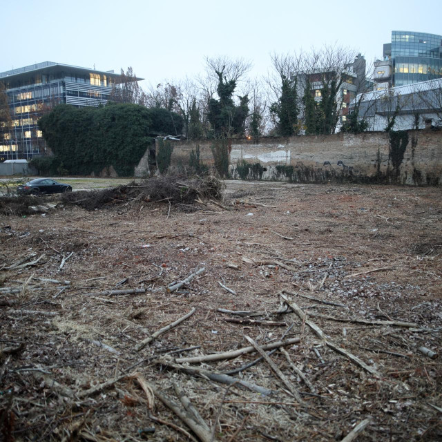 Bivše parkiralište na uglu križanja Miramarske i Bednjanske u Zagrebu