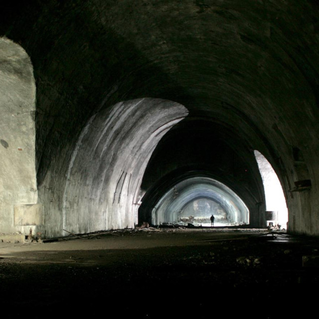 Tunel kompleksa Željave