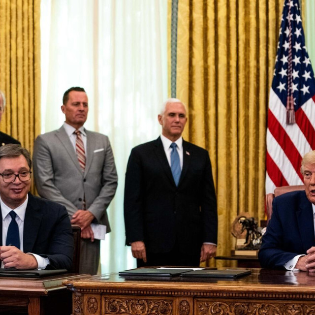 Aleksandar Vučić i Donald Trump u Bijeloj kući prilikom potpisivanja tzv. Washingtonskog sporazuma između Srbije i Kosova 2020. godine