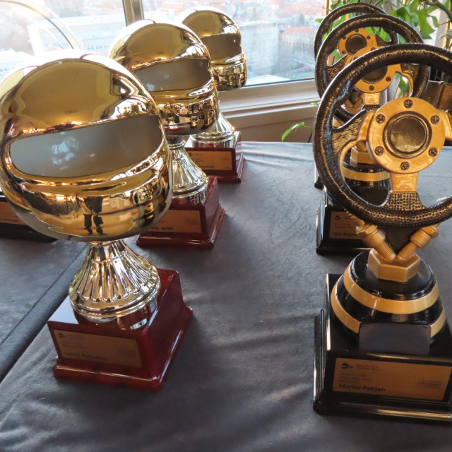 Zlatne kacige i volani za najbolje