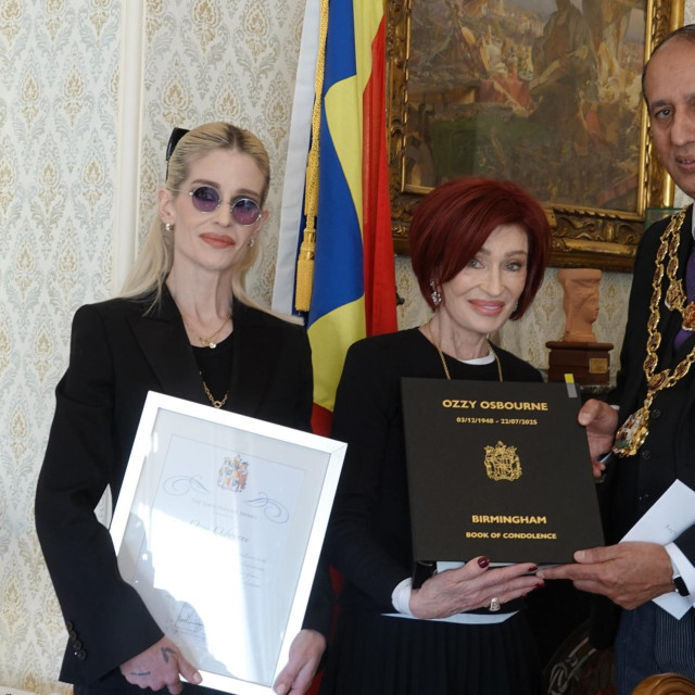 „Volio je ovaj grad, volio je Birmingham, i da ga se ovako prepozna, to je nevjerojatno”, rekla je Kelly 