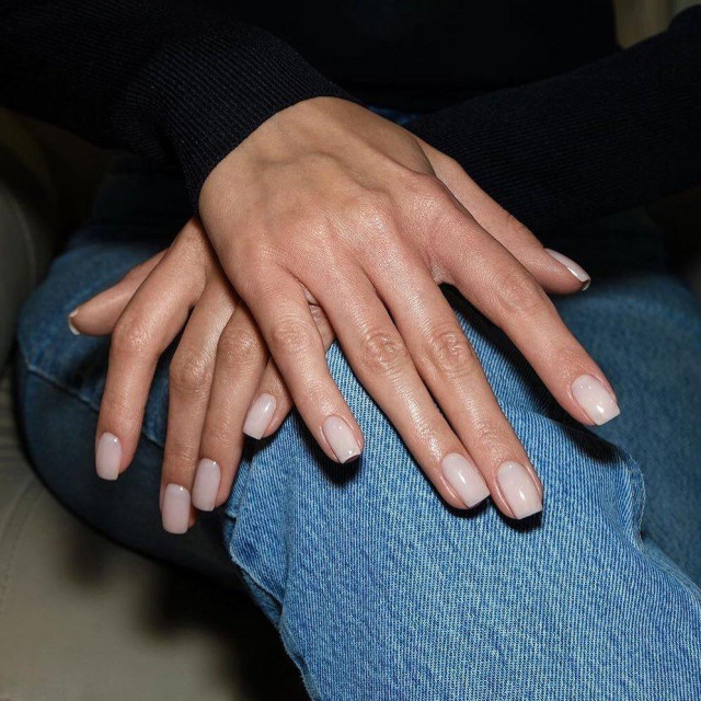 nokti manikura pantone