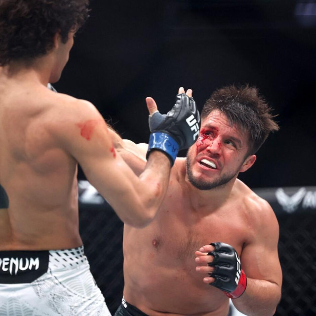 LAS VEGAS, NEVADA - DECEMBER 06: Henry Cejudo of the United States (R) punches Payton Talbott of the United States in a bantamweight bout during UFC 323 at T-Mobile Arena on December 06, 2025 in Las Vegas, Nevada. Ian Maule,Image: 1057249158, License: Rights-managed, Restrictions:, Model Release: no, Credit line: Ian Maule/Getty images/Profimedia