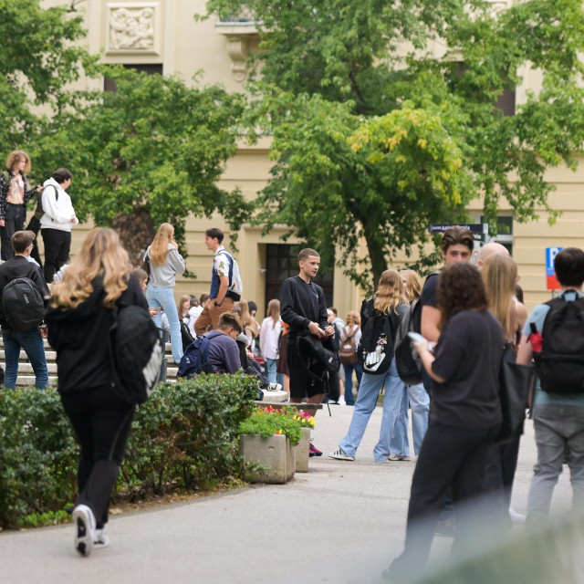 Zagreb, 080925. VII gimnazija. Pocetak nove skolske godine i prvi dan skole.