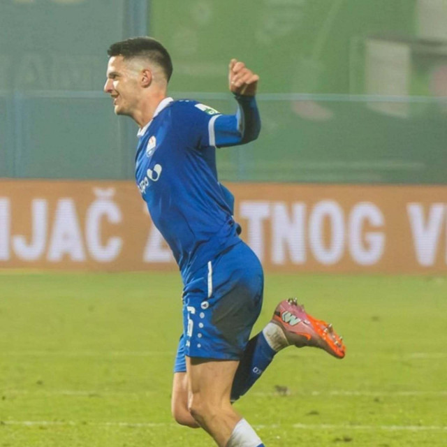 Slavlje Ivana Ćubelića nakon prvijenca za Slaven Belupo