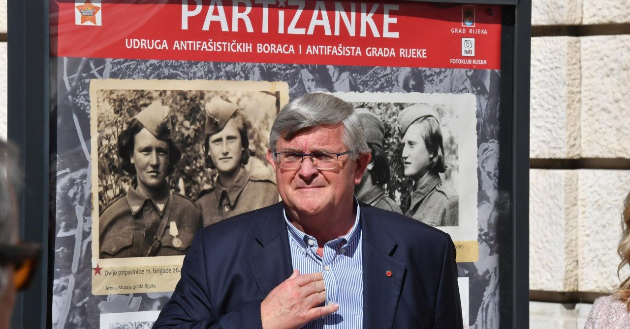 ‘To nije jugoslavenska zastava, a na skup sam ju zapravo donio ja! Pa zvijezda nije zabranjeni simbol.. Ako jest, neka prijave i Heineken‘