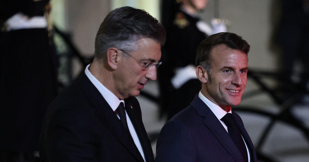 Macron priredio svečanu večeru za hrvatsko izaslanstvo, dotaknuo se Jean-Michela Nicoliera, a ‘bocnuo‘ nas na spomen nogometa