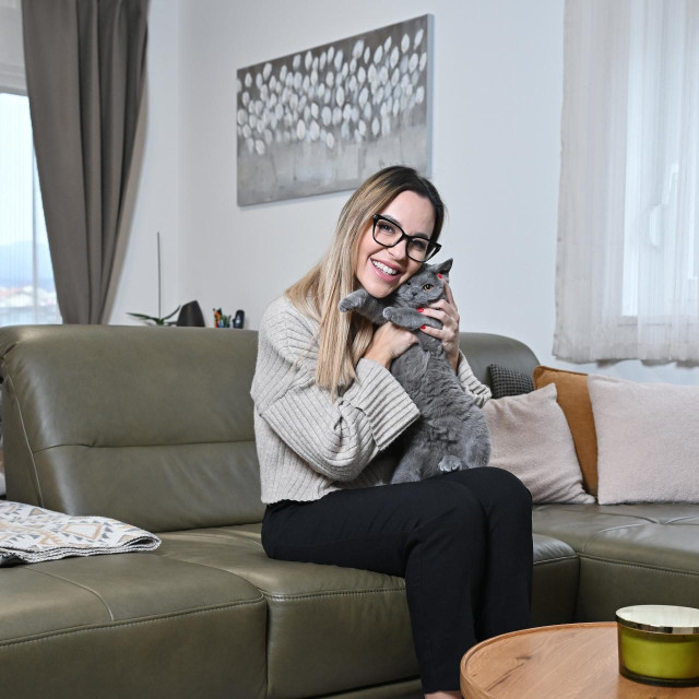 Lorena Otavijević ima i dvije mačke koje imaju u dnevnom boravku veliku grebalicu
 