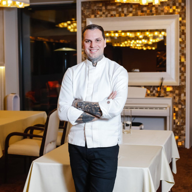 Chef Mario Mandarić u novom restoranu Amber