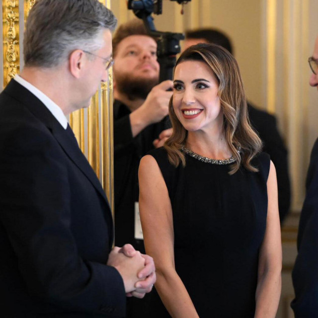 Pravnica je pratila supruga na svečanoj večeri u Parizu