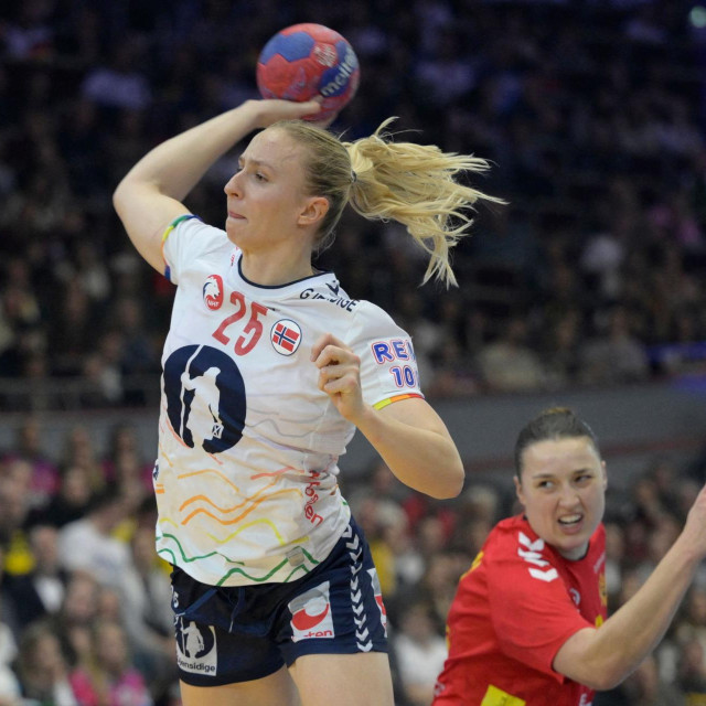 Prvi norveški strijelac - nezadrživa Henny Reistad