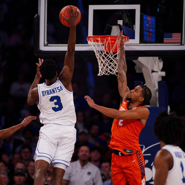 AJ Dybantsa (BYU Cougars) i Dillon Hunter (Clemson Tigers)