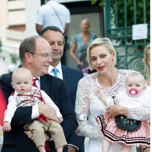 Princ Albert i princeza Charlene s blizancima