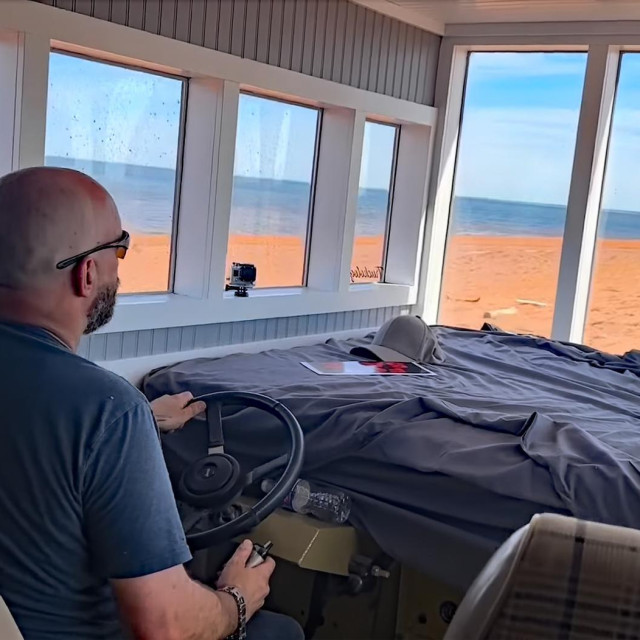 Tijekom vožnje, vozač cijelo vrijeme ispred sebe ima - krevet!