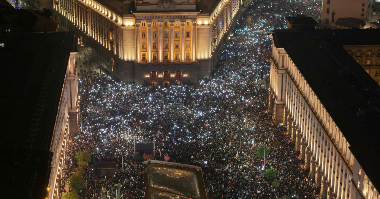 U Bugarskoj eskalira uoči uvođenja eura, tisuće ljudi su na ulicama: ‘Vrijeme je da se oslobodimo oligarhije i mafije!‘