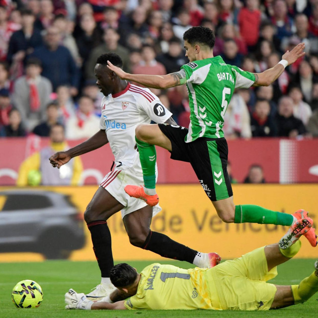 Marc Bartra (desno) u akciji