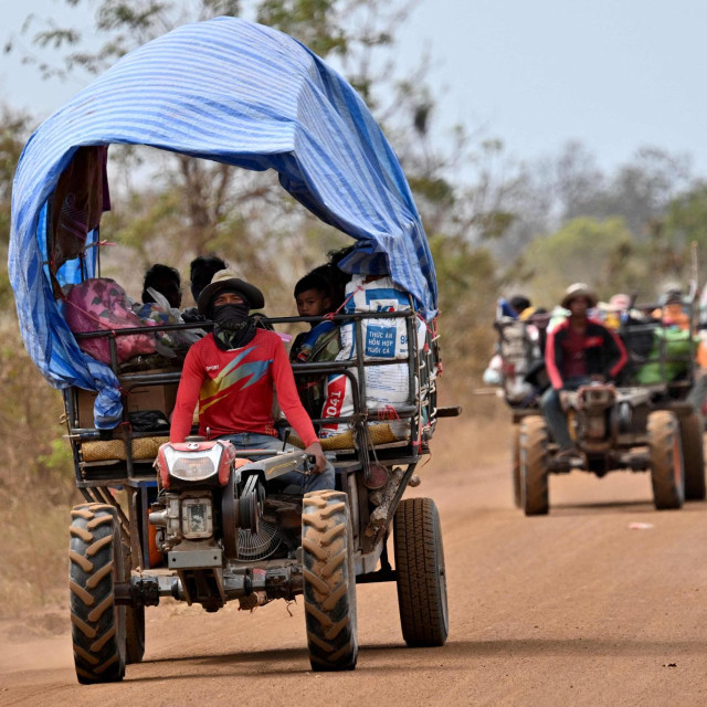 Ljudi napuštaju nesigurna područja u Kambodži