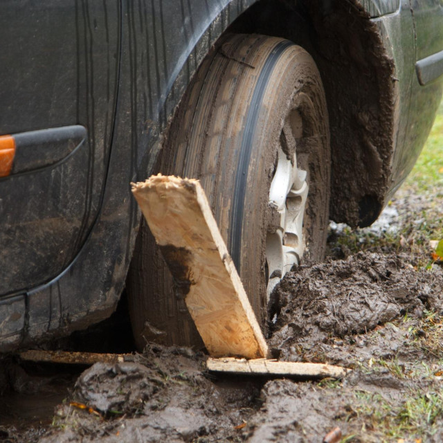 Auto u blatu, ilustracija