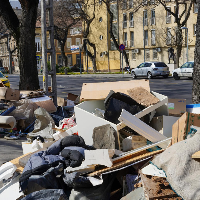 Ulice Budimpešte zatrpane smećem
