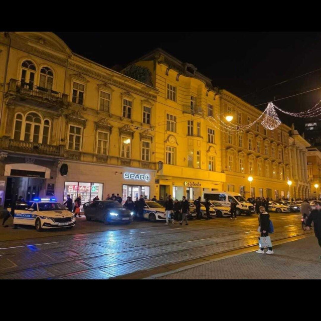 Policija na Trgu bana Jelačića