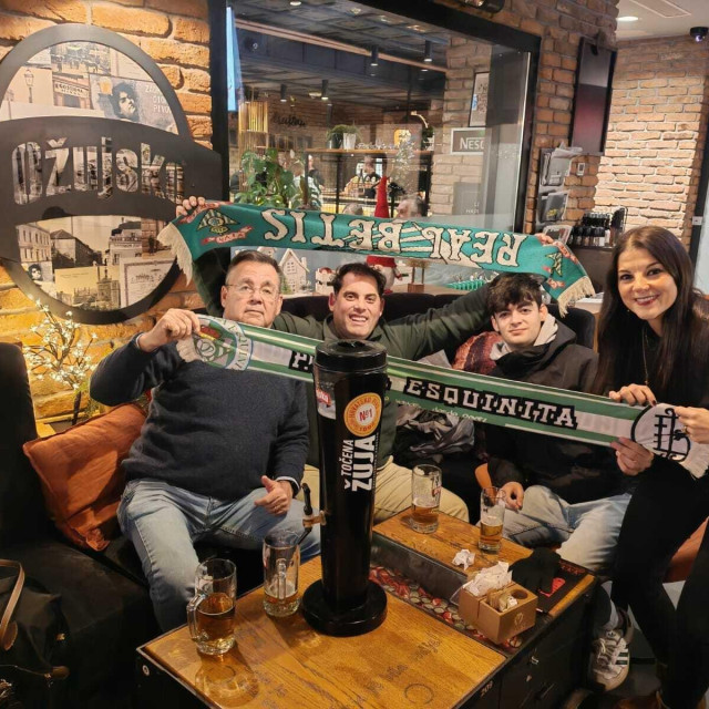 Navijači Betisa, s lijeva na desno: Rafael, Mario, Alvaro i Kristina