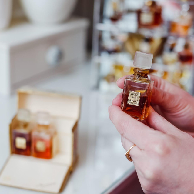 Zagreb, 280223.
Gracanska cesta.
Jeka Racic, kolekcionarka parfema.