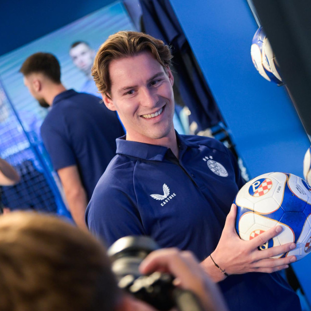 Robert Mudražija u Dinamovom Fan Shopu