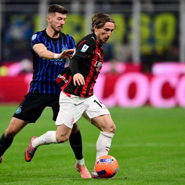 Petar Sučić (Inter) i Luka Modrić (Milan), suigrači iz hrvatske reprezentacije