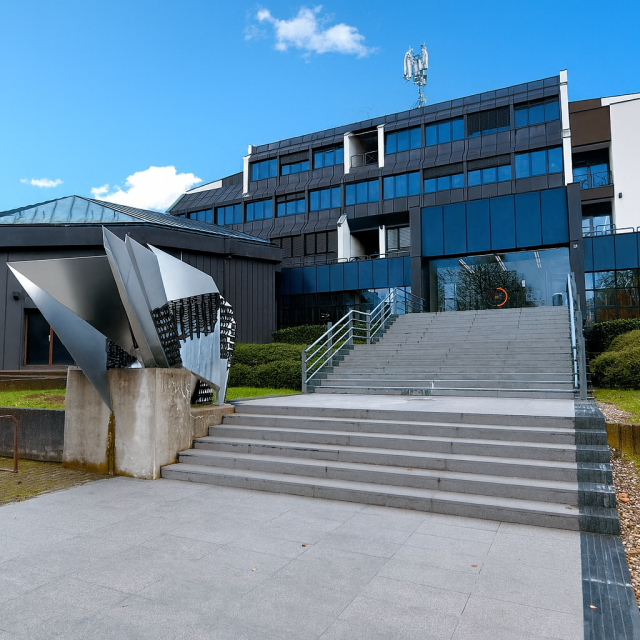 Godinama lider po broju razvijenih softverskih rješenja, a danas prepoznat i po dva podatkovna centra