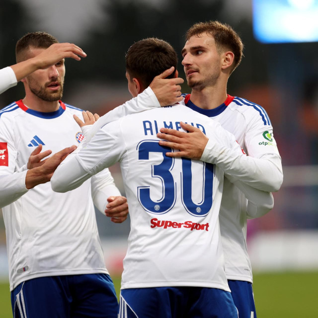 Iker Almena i suigrači