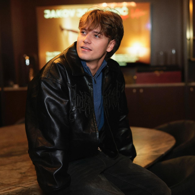 Jakov Jozinović se proslavio obradama hitova Đorđa Balaševića, Zdravka Čolića, Olivera, Miroslava Škore...