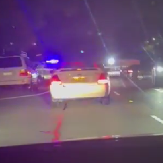 Brojni su se građani okupili ispred kuće terorista Naveeda Akrama