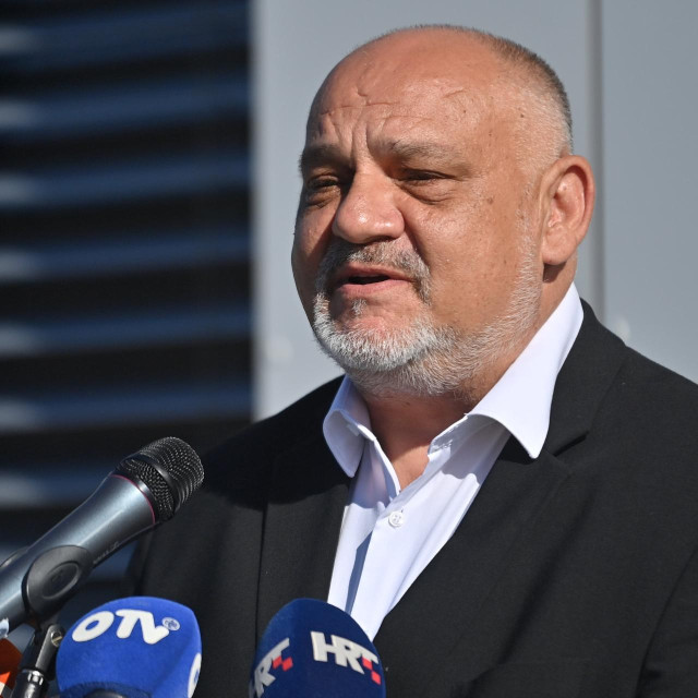 Gradonačelnik Nenad Panian lagao je na sjednici gradskog vijeća kako briše komentare s lažnih profila uz pomoć policije