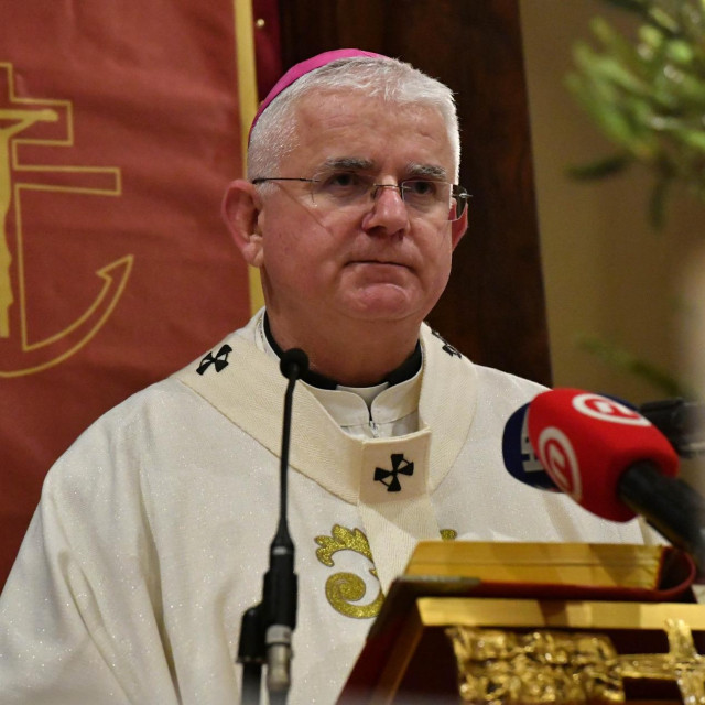 Nadbiskup Mate Uzinić
 