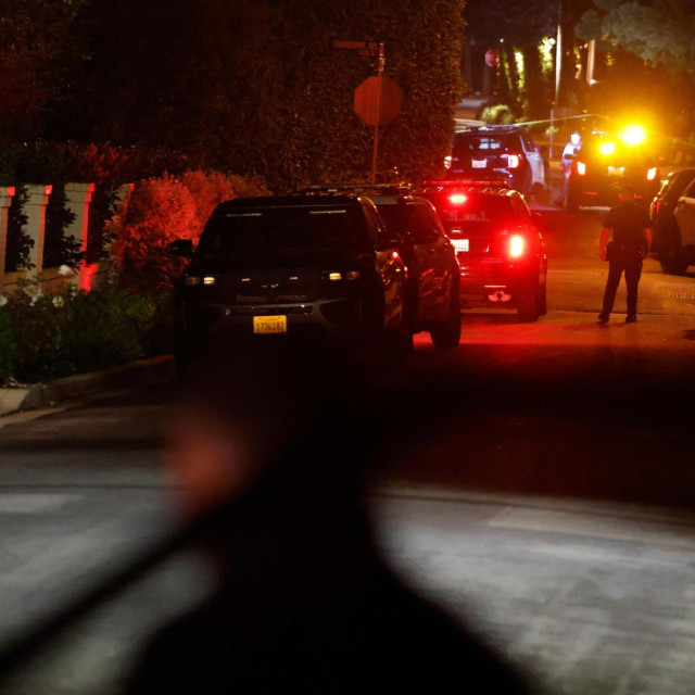 Policija ispred kuće Roba Reinera