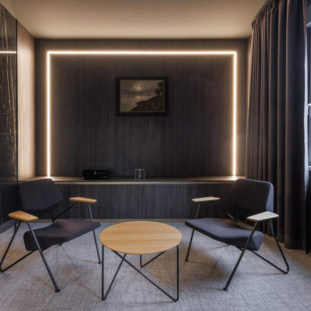 Cijeli prostor osmišljen je tako da bude ozbiljan, moderan i ugodan za svakodnevni rad