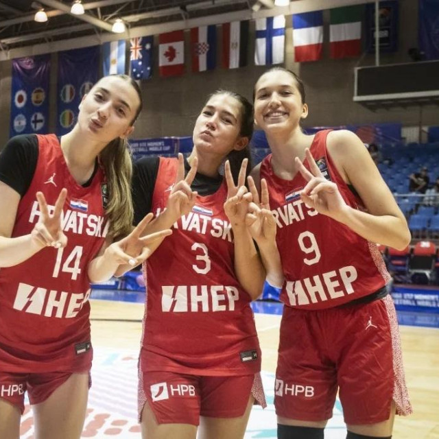 Lena Bilić (desno) s reprezentativnim suigračicama Lori Zlatoper i Ivom Ćorlukom