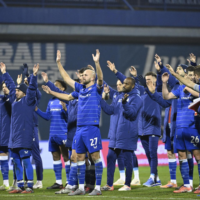 Dinamovi igrači nakon derbija s Hajdukom