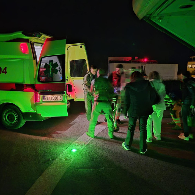 Helikopter HRZ-a prevezao dvoje novorođenčadi iz Dubrovnika u Split