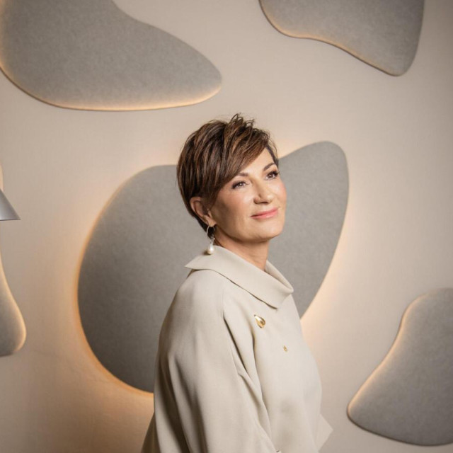 BILJANA BLIVAJS CROPIX