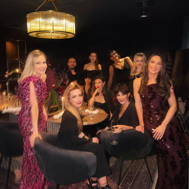 Za stolom je bilo više od 200 godina prijateljstva, otkrio je dizajner