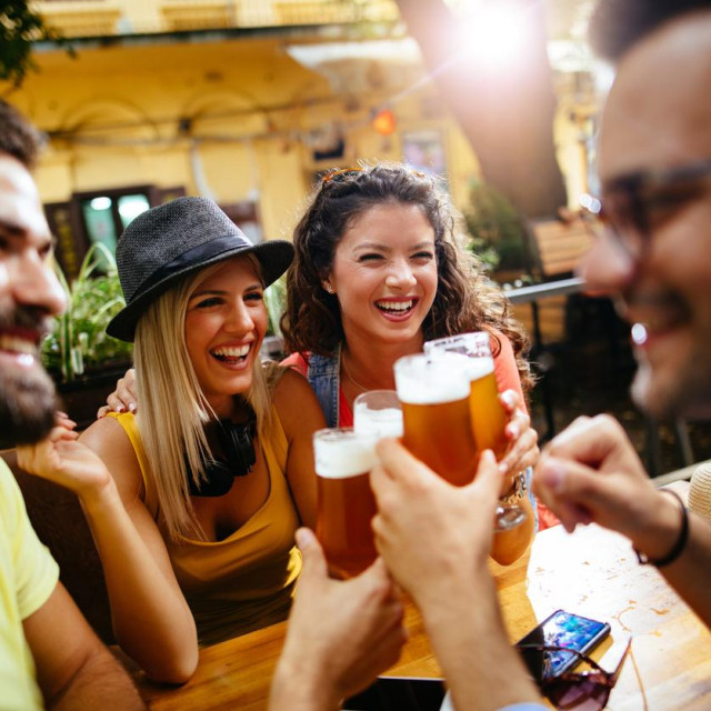 Postoji tek nekoliko nepisanih pravila sobremese. Najvažnije je da nitko ne ustaje od stola — naravno, osim u slučaju hitne potrebe.