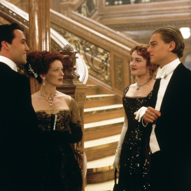 Billy Zane, Frances Fisher, Kate Winslet i Leonardo DiCaprio u filmu ‘Titanic‘