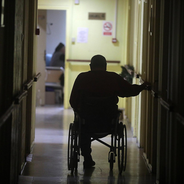 Najgore je stanje u starom dijelu doma koji je sagrađen 1958. godine te je u potpunosti neprilagođen potrebama i standardima skrbi o starijim korisnicima