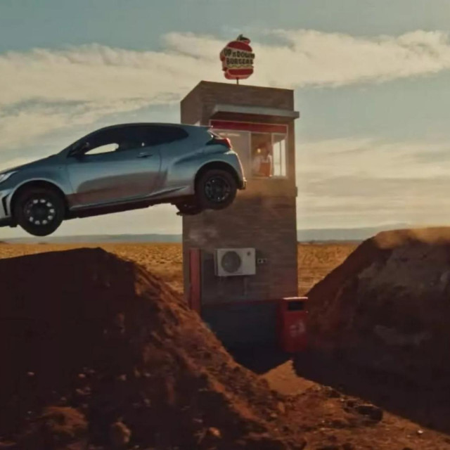 Scena iz zabranjene Toyotine reklame