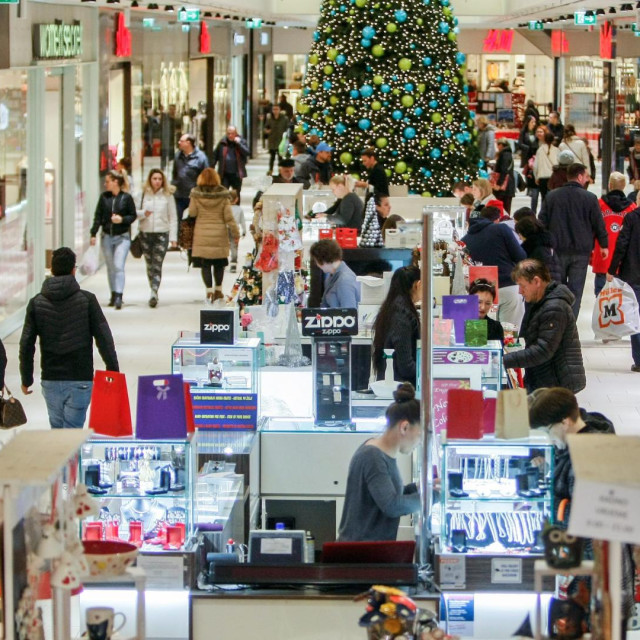 Poklon-kartice postale su česta meta prevaranata, a ta je industrija prevare dosegla vrijednosti koje se mjere u milijardama