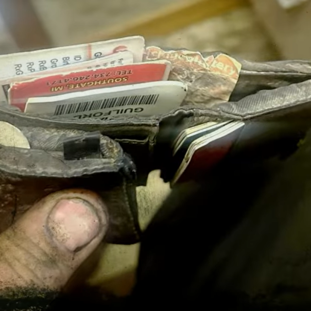 Novčanik pronađen nakon 11 godina u filtru za zrak Forda