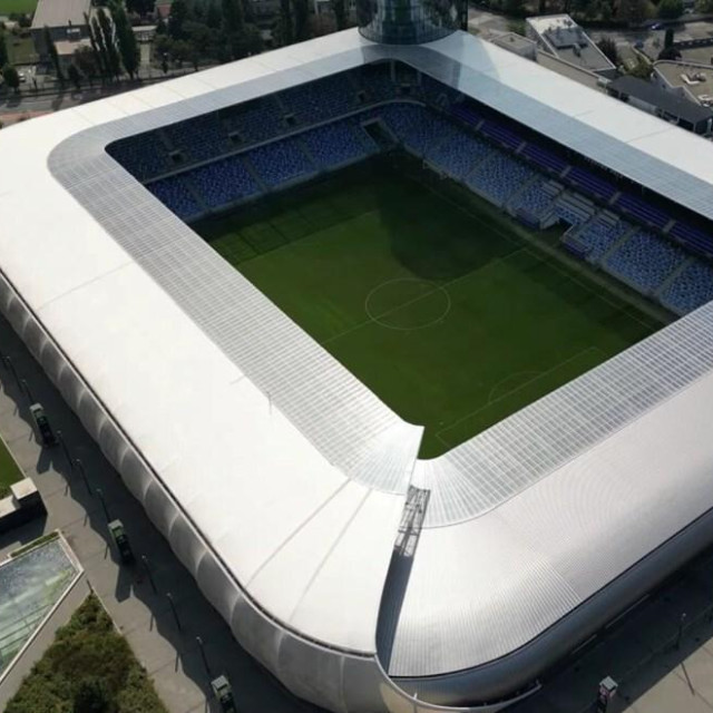 Stadion Tehelne pole