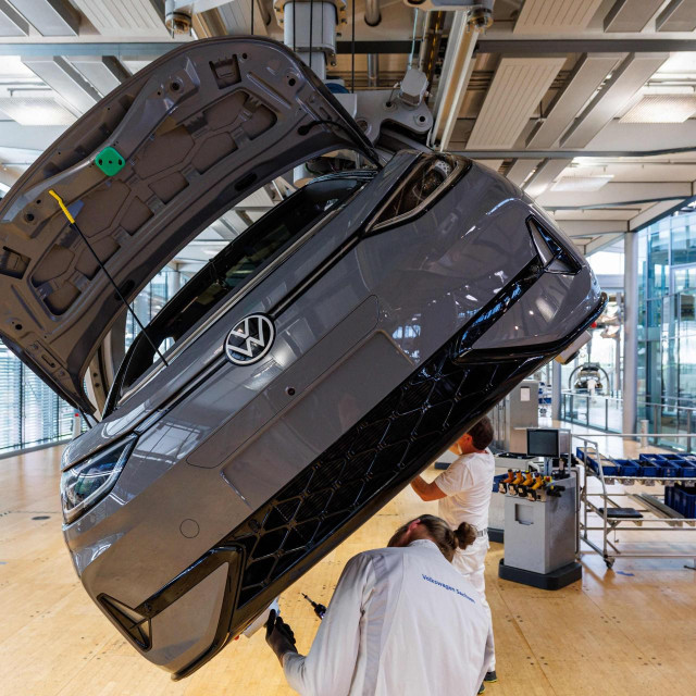 Sklapanje električnog Volkswagena; ilustracija